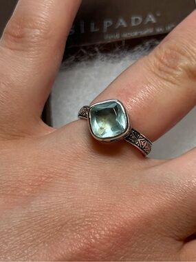 Silpada "Frozen Lake" ring
cushion-cut aqua blue crystal stone
Sterling
Sz 6.5
